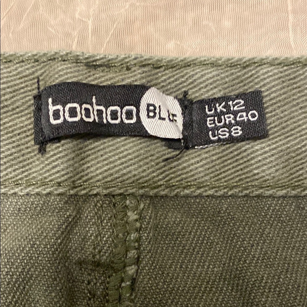 Boohoo Green Mini Raw Edge Hem Cargo Skirt for Casual Wear. Size 12 - Picture 2 of 10